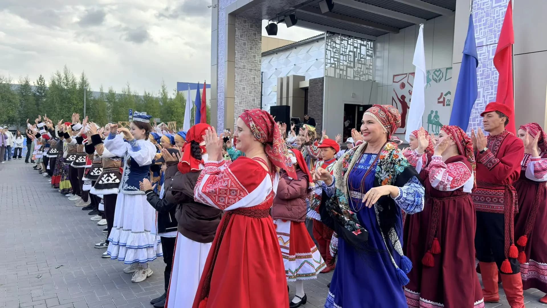 Флешмоб "Танцующий Губкинский"