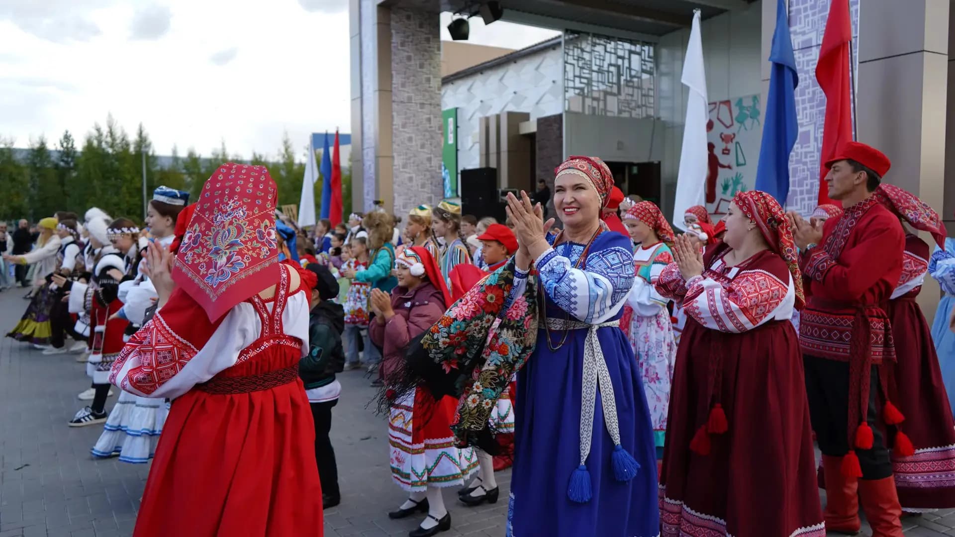 Флешмоб «Танцующий Губкинский» | Фото: Юлия Палоян / «Ямал-Медиа»