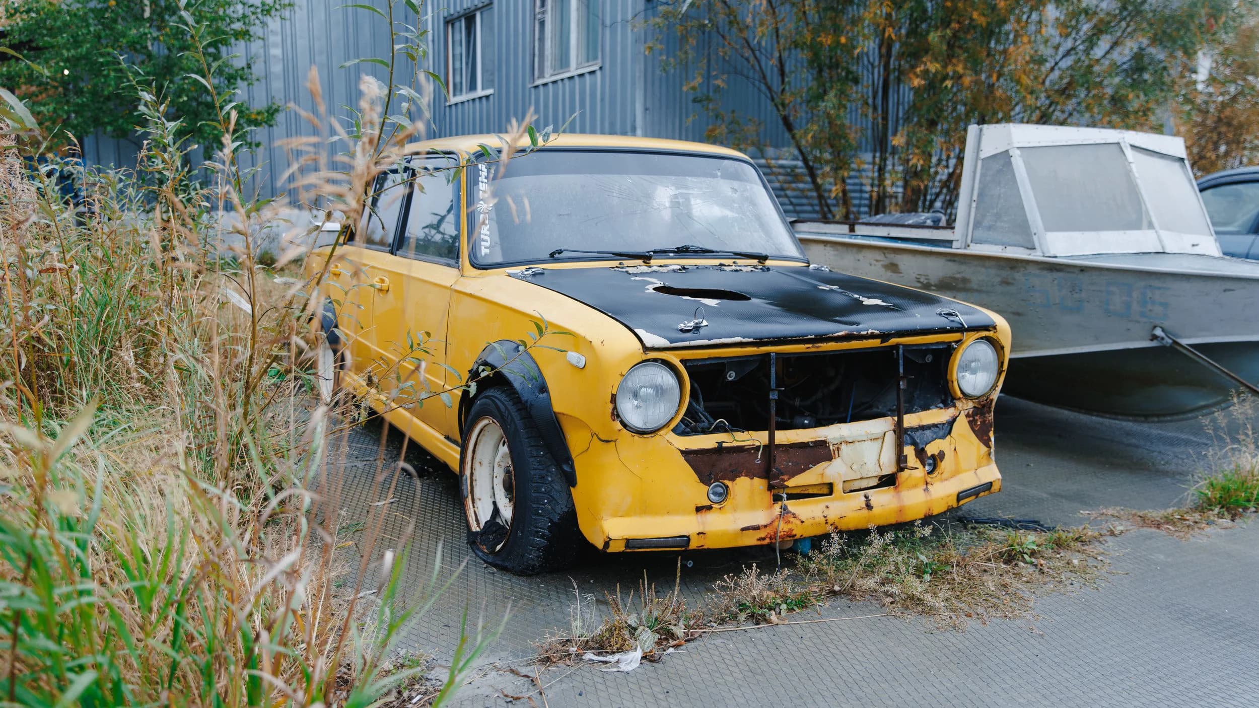 Брошенный автомобиль | Фото: Алина Дьякова / «Ямал-Медиа»