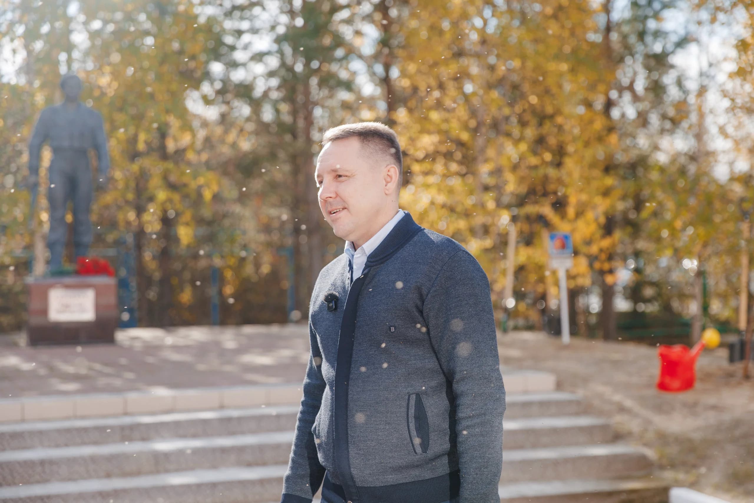Глава Губкинского Андрей Бандурко принимает участие «Дерево знаний» | Фото: Алина Дьякова / «Ямал-Медиа»