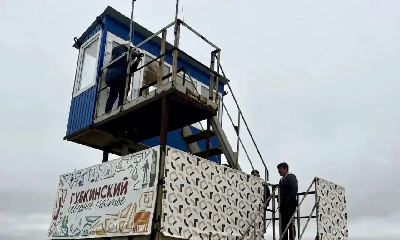 Судейская вышка после акта вандализма