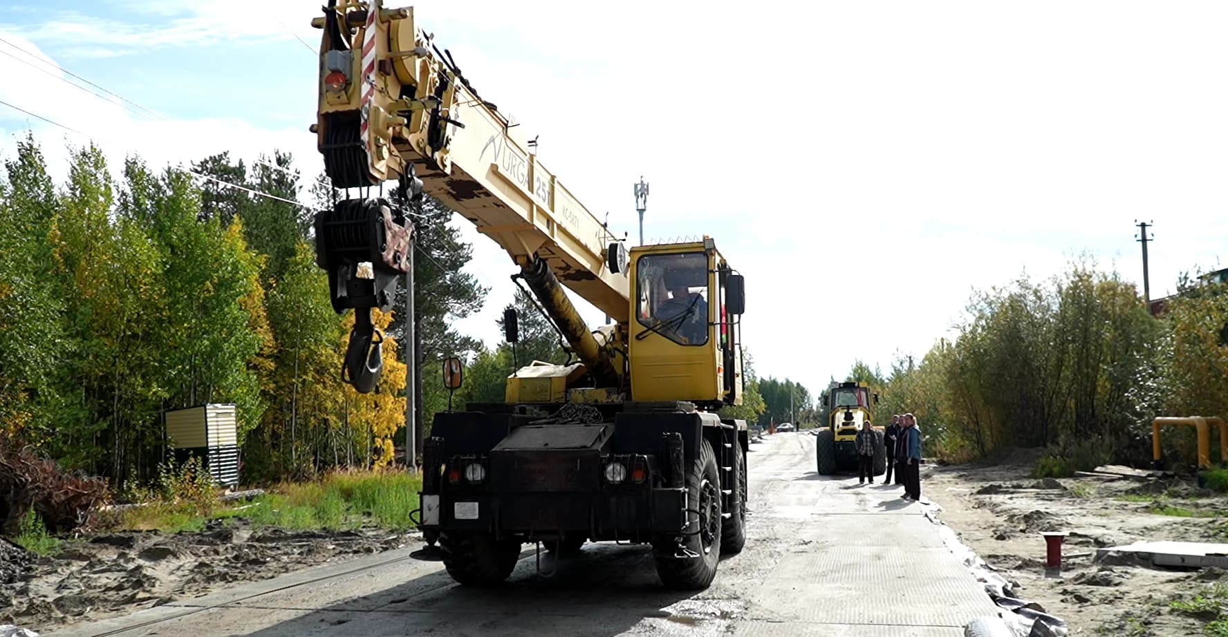 Работы по благоустройству в 16-м микрорайоне