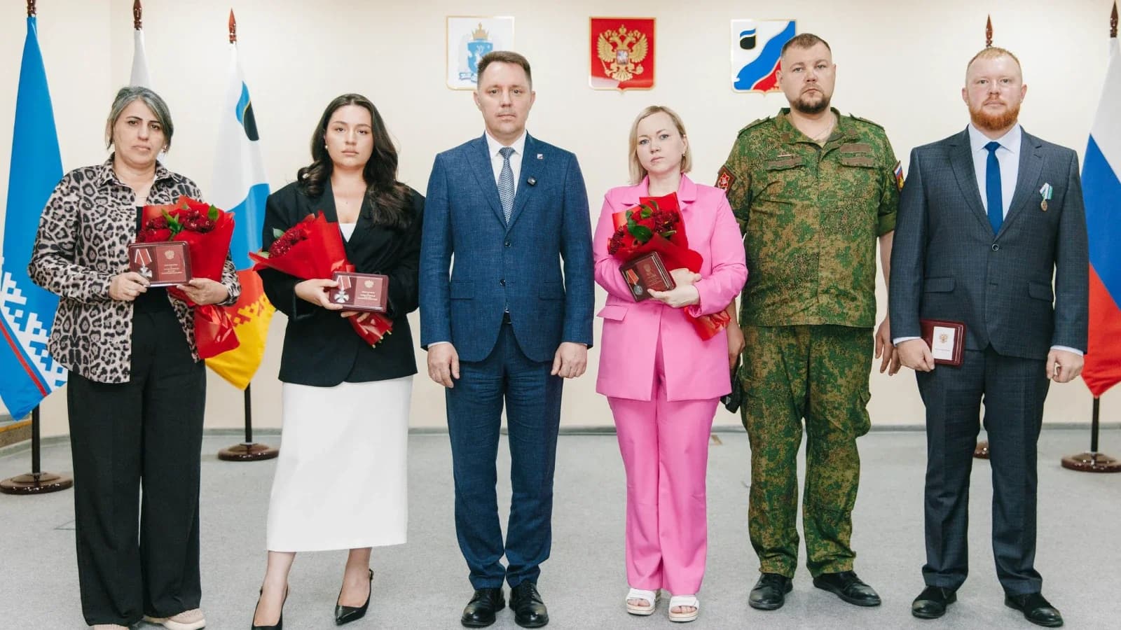 В Губкинском семьям героев СВО вручили награды бойцов