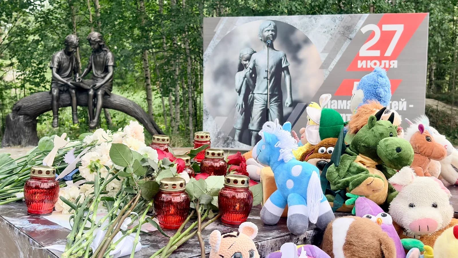 С ДНР солидарны: в Губкинском почтили память погибших детей Донбасса