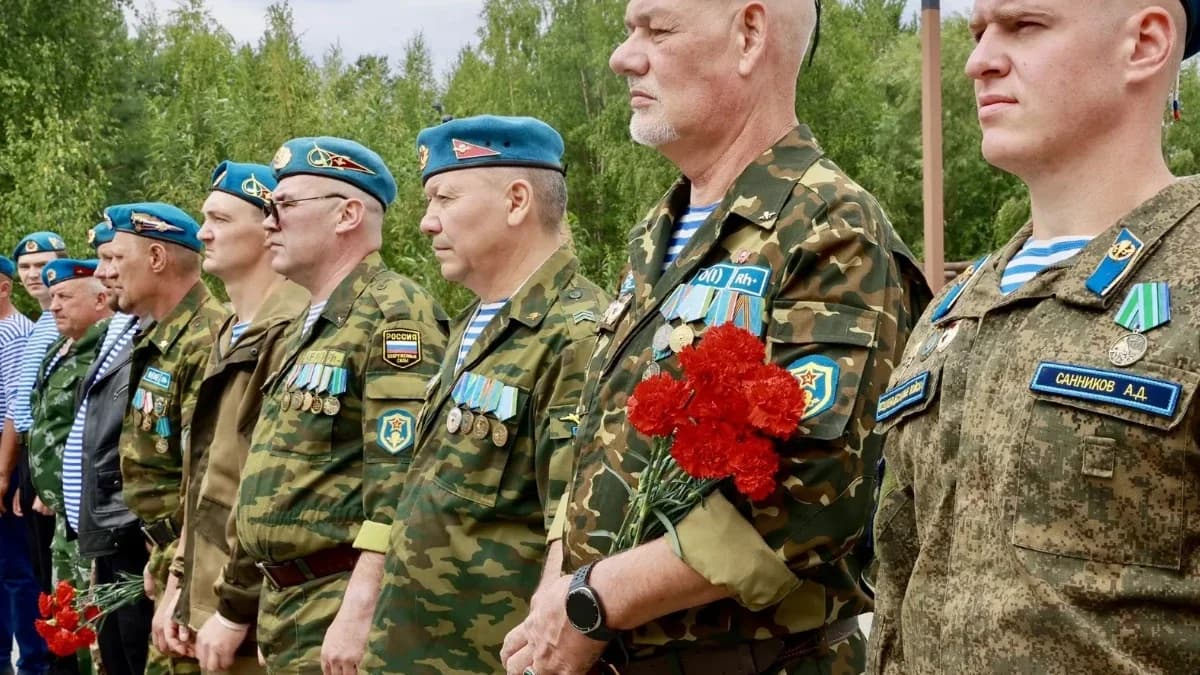 Никто, кроме них. В Губкинском поздравили десантников