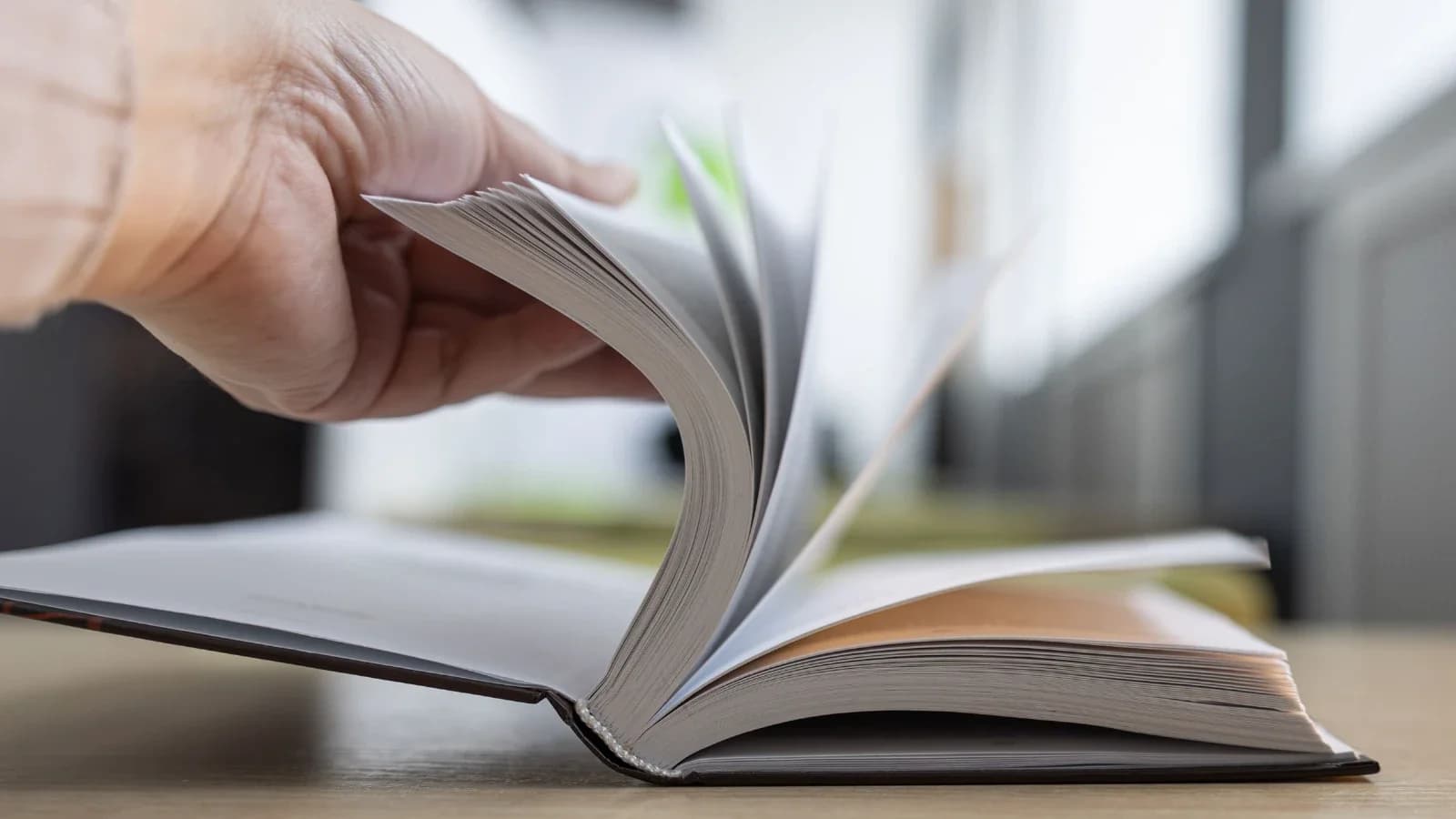 Писателям Губкинского предлагают издать их книги за счет бюджета ЯНАО