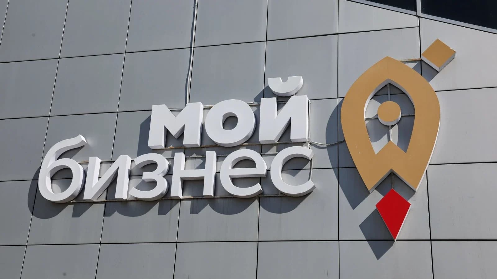 Дмитрий Артюхов в Губкинском рассказал о бизнес-возможностях для ветеранов СВО