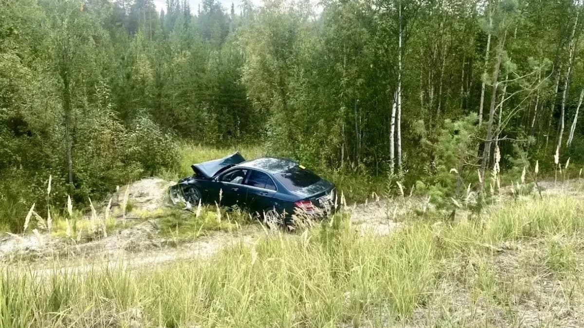 В Губкинском автоледи въехала в «Ниву» на «Мерседесе»