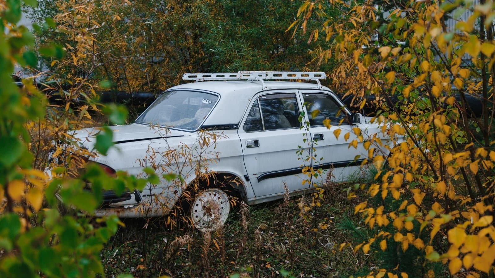 Расхламление дворов. В Губкинском утилизируют бесхозные автомобили