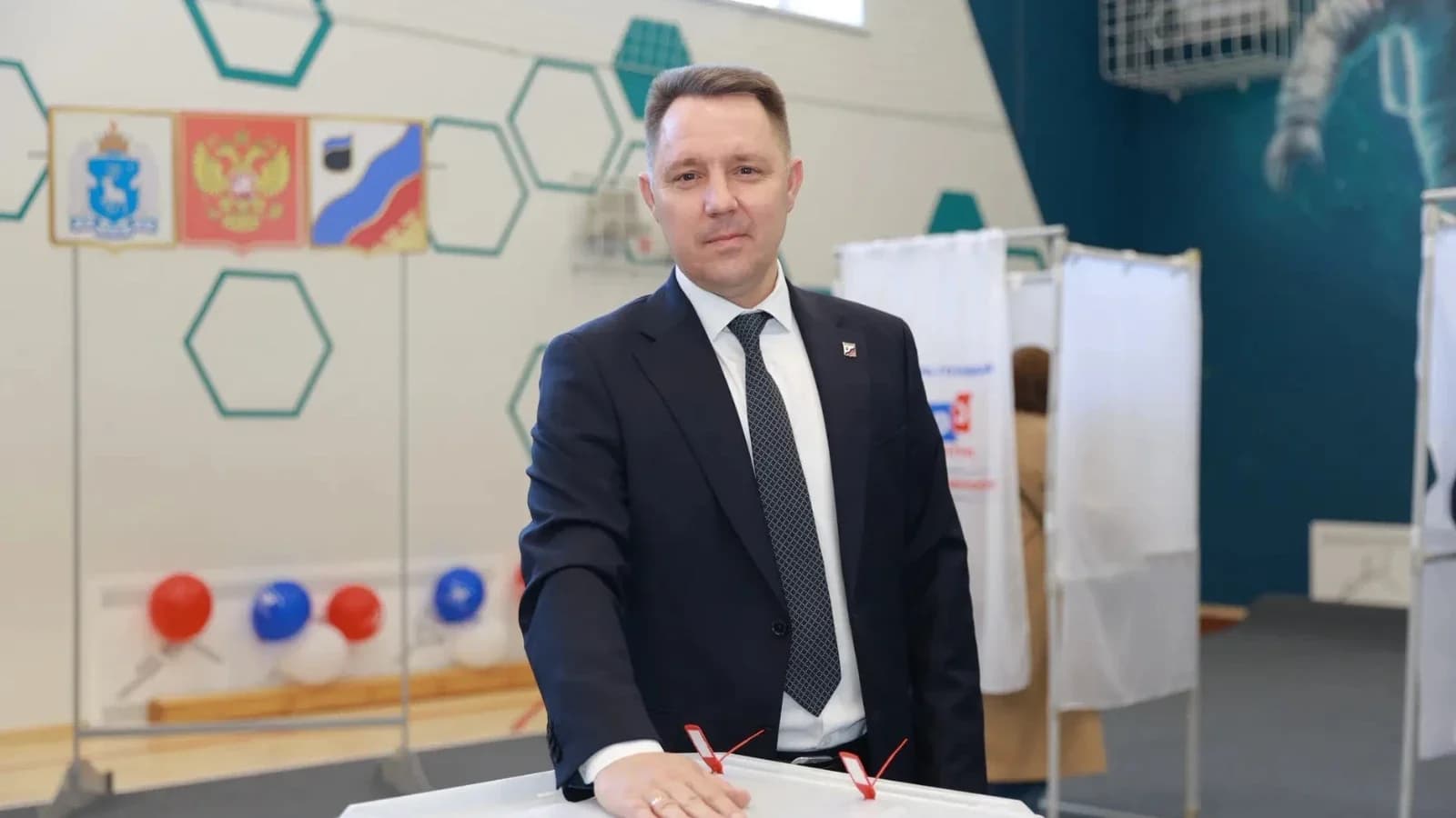 Глава Губкинского Андрей Бандурко отдал свой голос на выборах