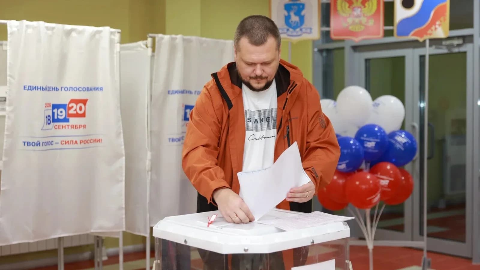 На выборы — всей семьей. В Губкинском проголосовали врачи Введенские